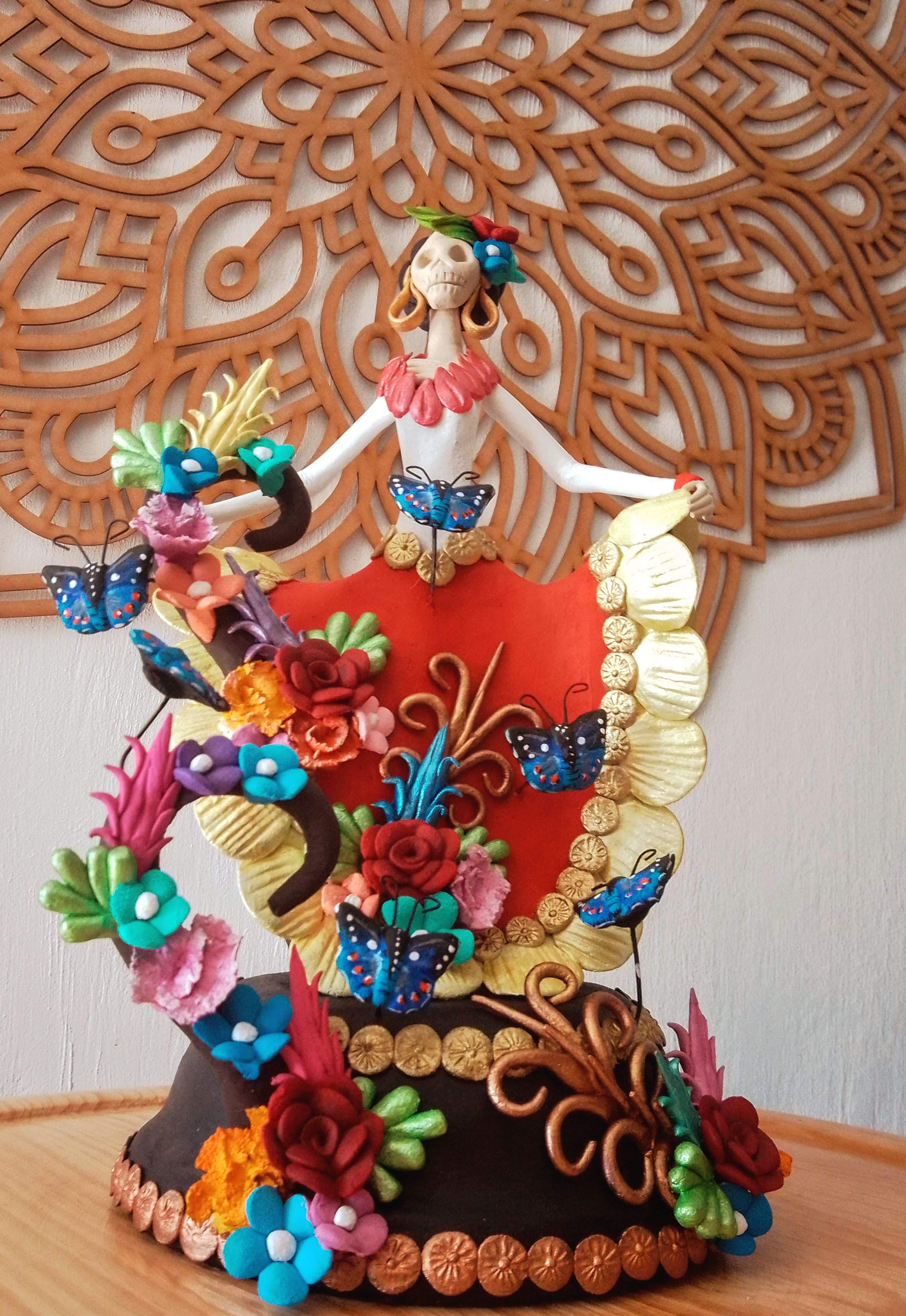 Catrina artesanal de barro pintada a mano