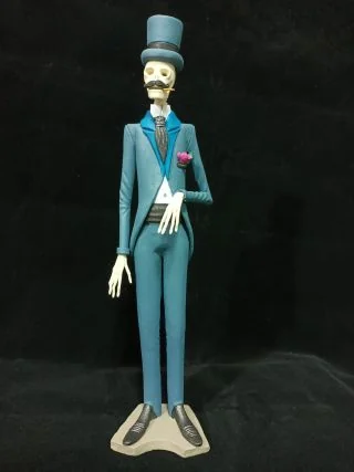 Catrín tradicional de barro con traje, pareja de la catrina mexicana