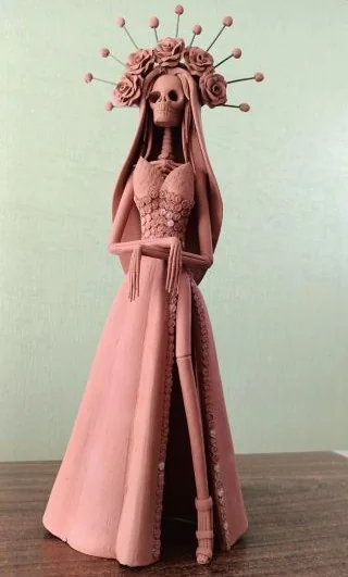Catrina de barro natural sin pintar, estilo rústico mexicano